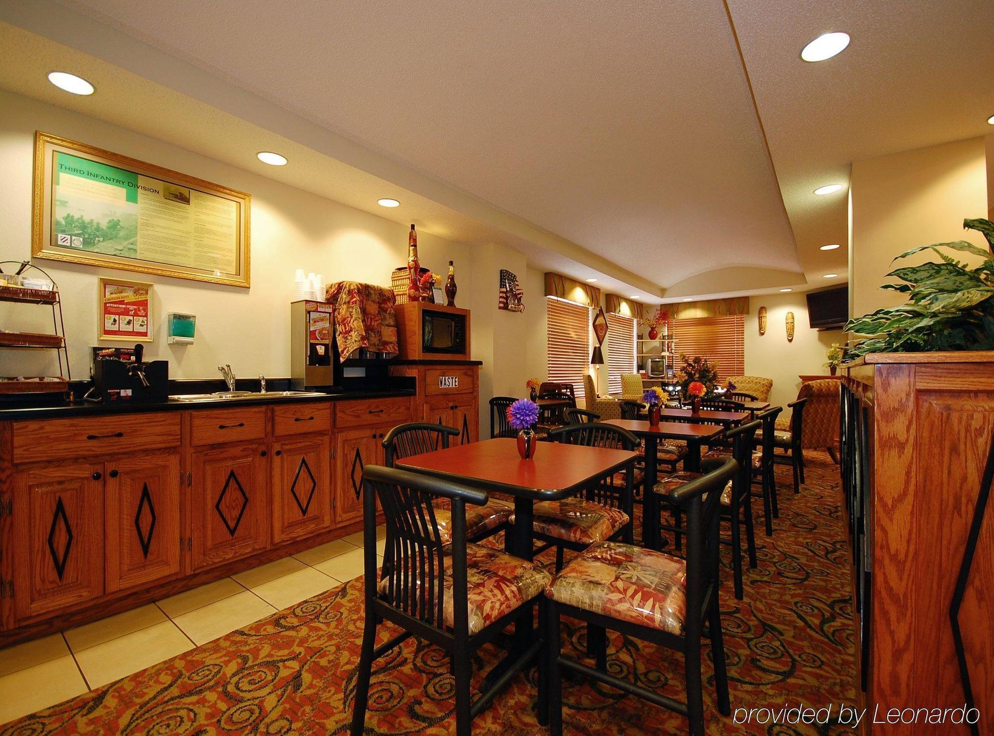 Baymont By Wyndham Hinesville Fort Stewart Area Restaurant photo